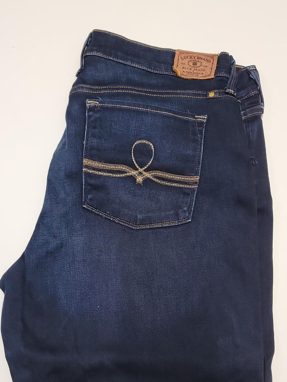 Lucky Brand Women's Sz 16 / 33 Sofia Boot 29" Inseam Dark Blue Wash 5-pkt Jeans